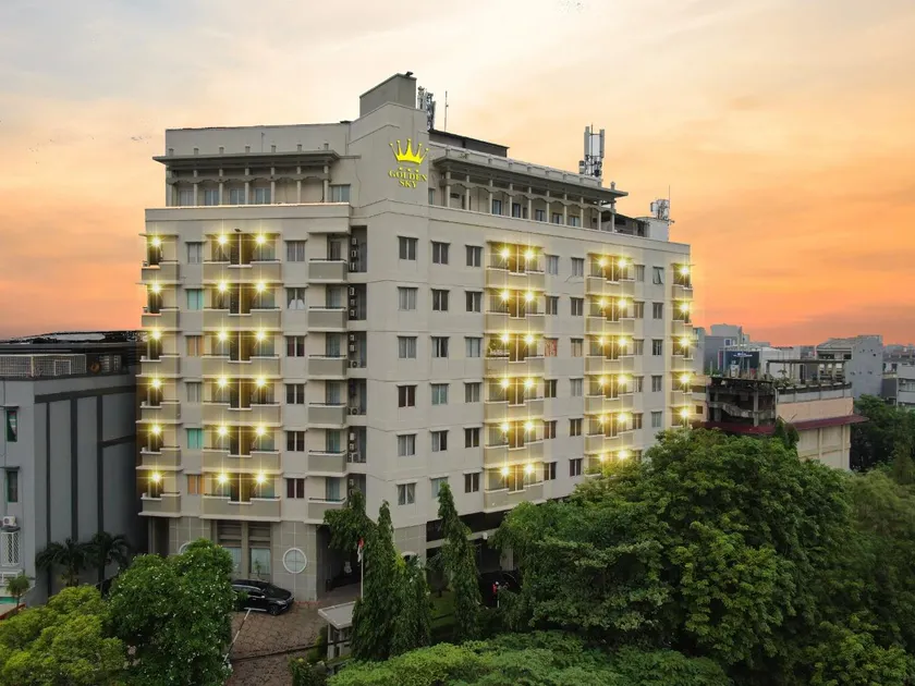 Hotel Golden Sky Pluit - Image 1