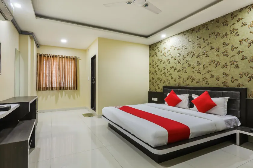 OYO 68097 Hotel Shivin Palace - Image 1