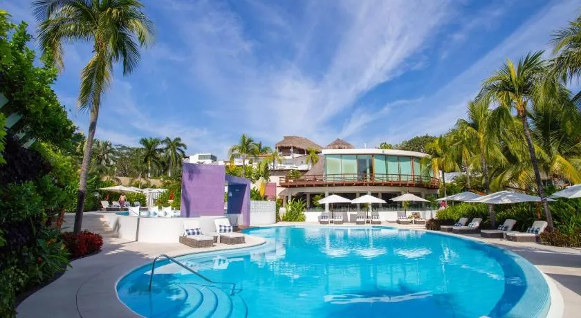 Elegance - Jungle meet with private pool heated - Image 1