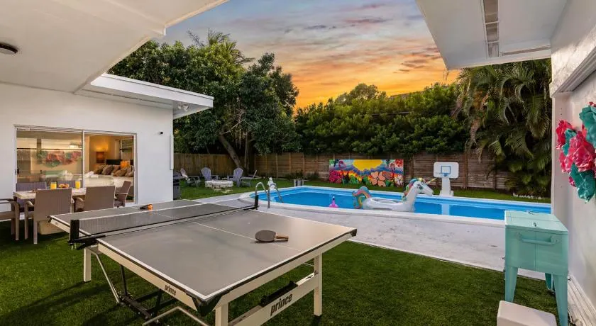 Miami Villa with Heated Pool Luxury Stay - Image 1