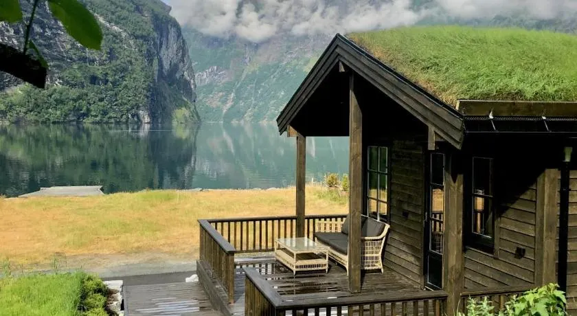 Cabin by the fjord - Image 1