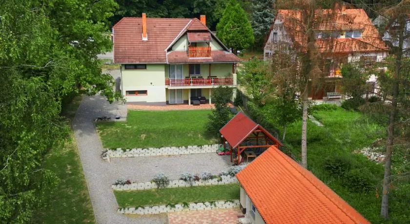 Chill House - Image 1