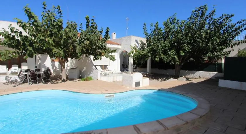 Vacaciones junto al mar: piscina, aire acondicionado, mascotas bienvenidas, playa para perros, WiFi gratis - ES-184-13 - Image 1