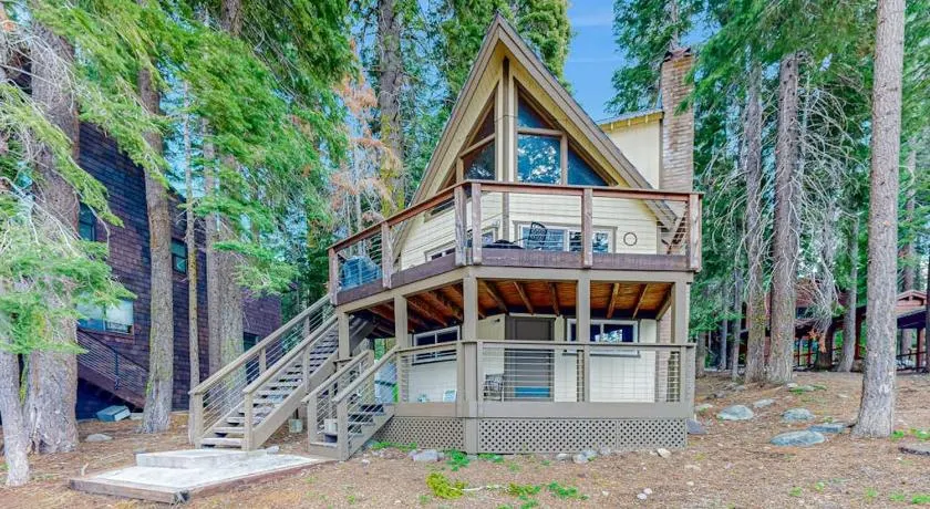 Superb lakefront home with mountain & lake views fireplace tennis & washer&dryer - Image 1