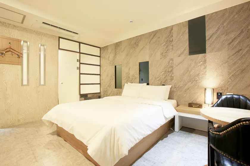 Gimpo Bellucci Motel - Image 1