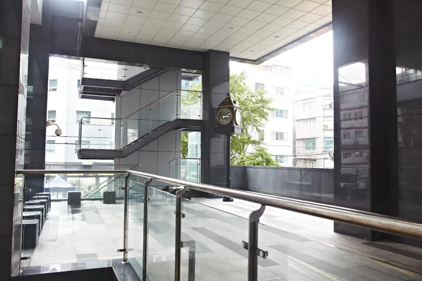 Rainbow Hotel Myeongdong - Image 1