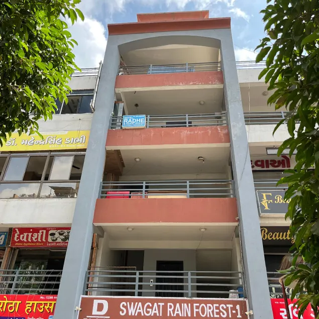 Hotel Radhe Inn - Image 1