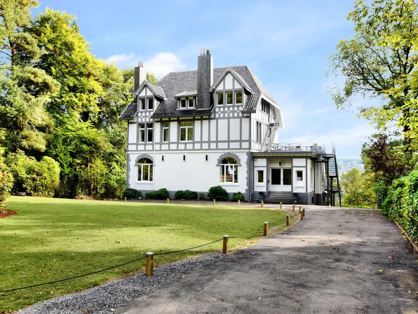 Affluent Holiday Home in Spa with Jacuzzi, Garden & Sauna - Image 1