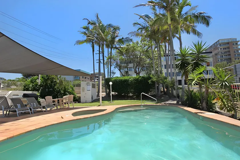 Kings Way Apartments - Image 1