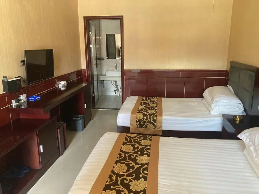 Ronghua Hotel - Image 1