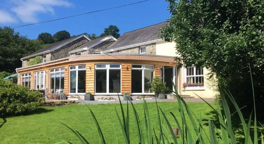 Llanerchindda Farm Guest House - Image 1