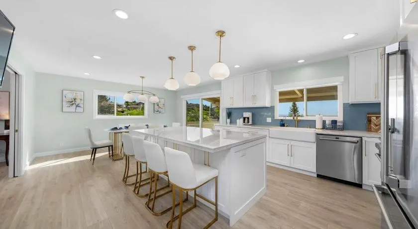 Family Hilltop Home w/ Views - Image 1