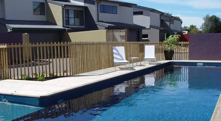 MOORHEN COVE 3: 3/15 Wallaga Lake Road- Maison de ville spacieuse et luxueuse avec vue - Image 1