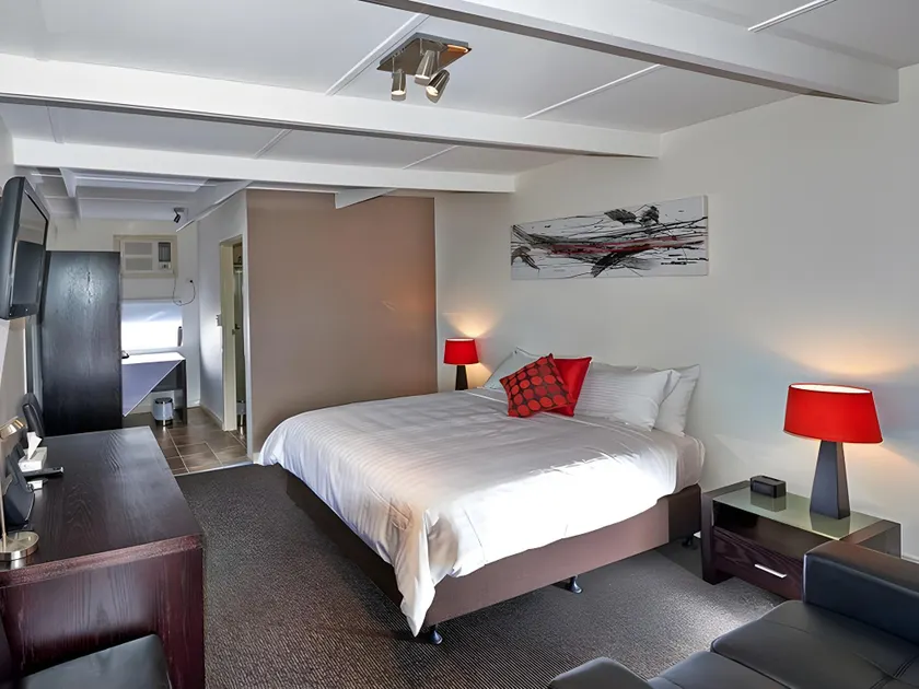 Fig Tree Motel - Image 1