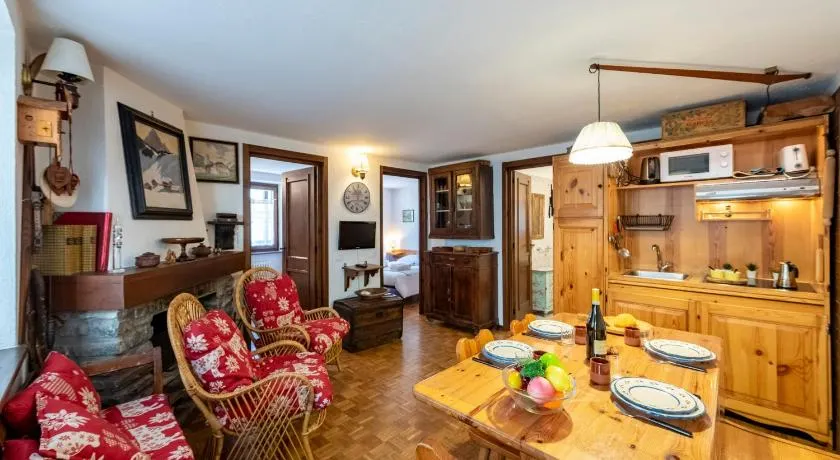 Graceful Apartment In Courmayeur - Happy Rentals - Image 1