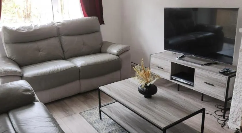 Beautiful two Bedroom house Entire house - Image 1