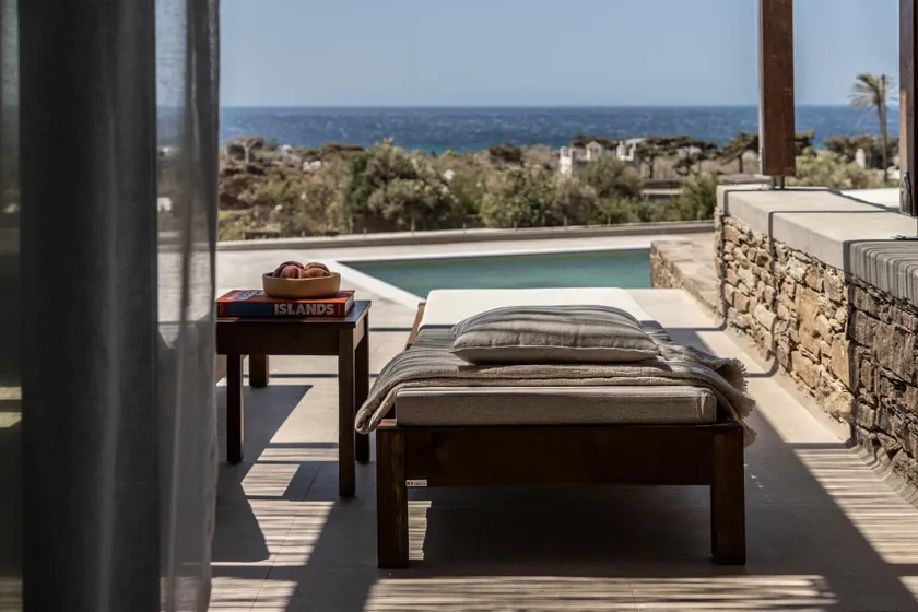 Ela Tinos - Image 1