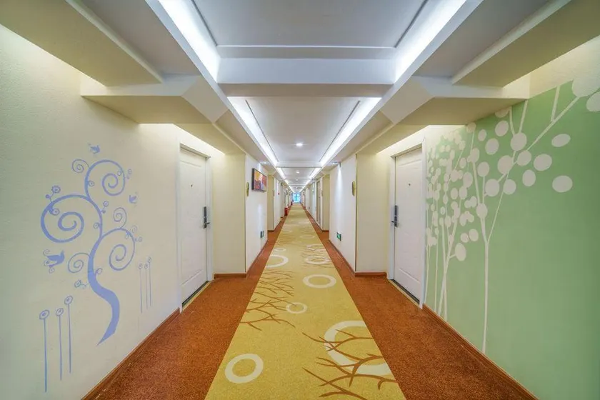 Little Apple Hotel - Image 1