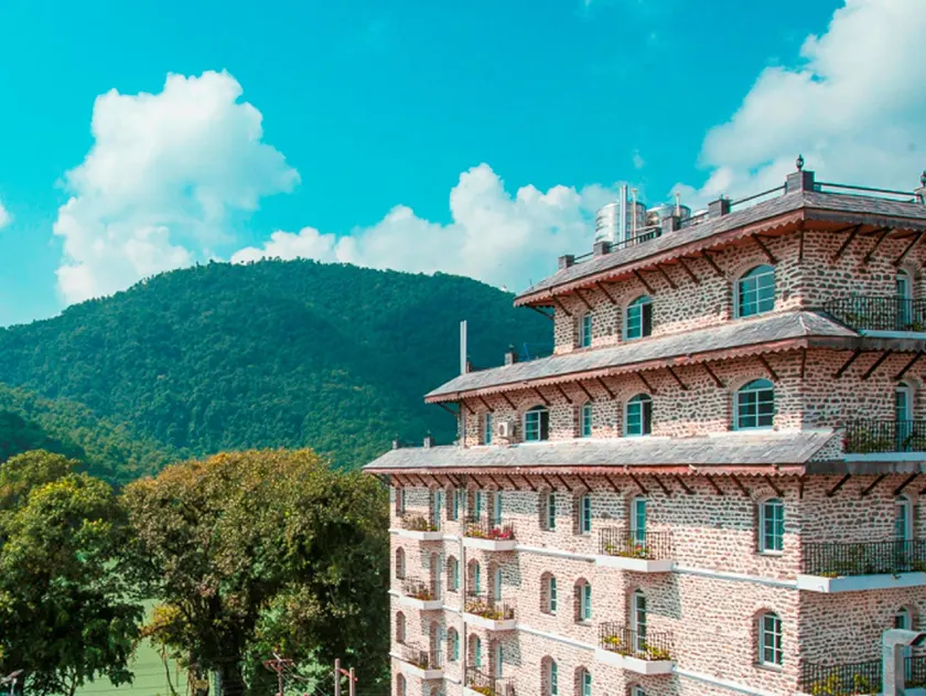 Glacier Hotel & Spa - Image 1