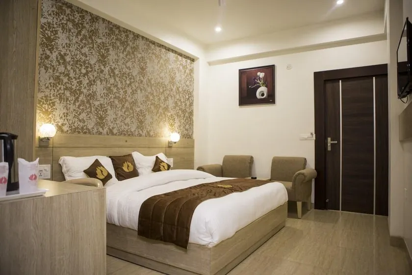 Hotel Rajmahal Palace - Image 1