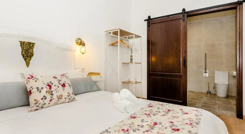 PALACIO Boutique - Image 1