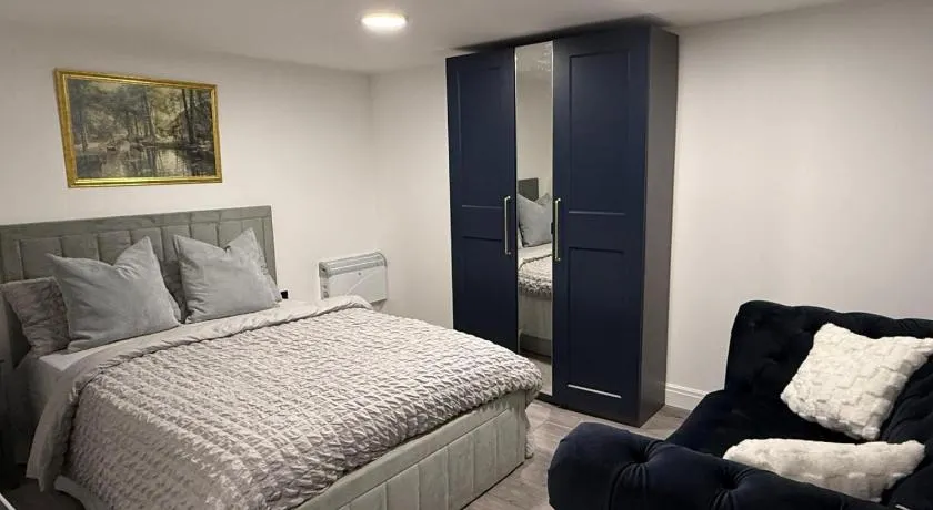 Irtaza charming suite - Image 1