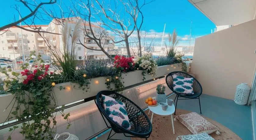 Superbe T2 au calme avec balcon sur la marina - 10 - Image 1
