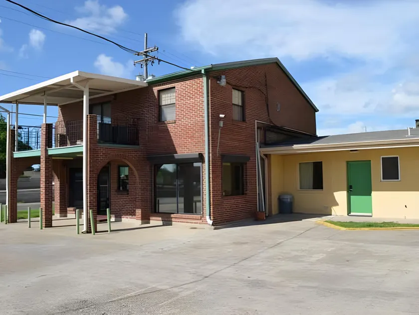 Royal Inn Of New Orleans - Image 1