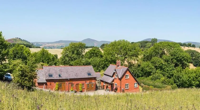 Finest Retreats - 2 Bed Llangollen Cottage - Sleeps 4 - Image 1