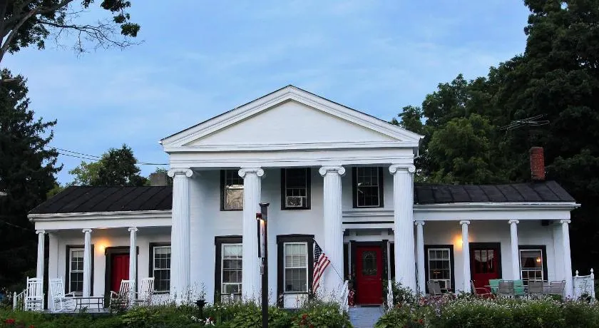 Glass Magnolia Bed & Breakfast - Image 1