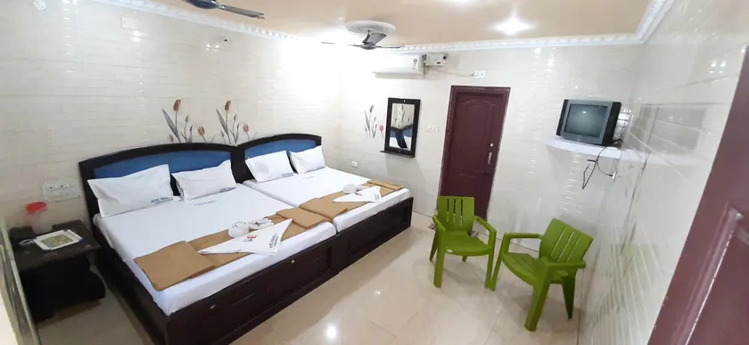 Hotel Prakash - Image 1