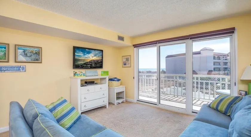 1B/1B condo with Ocean views, Resort style, Free WIFI, Few steps to the Beach!! - Image 1