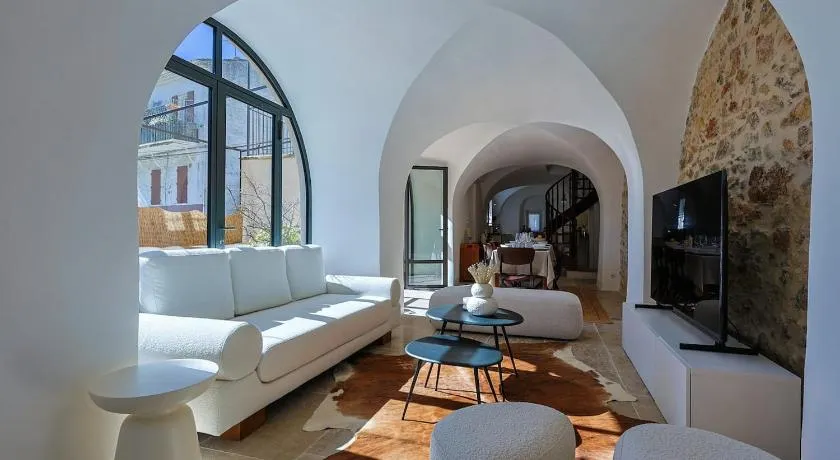 Entire Village Home 7BR 13 Guests Beach - Image 1