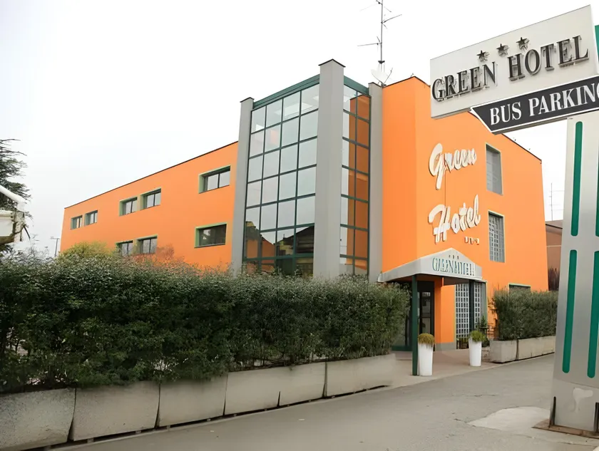 Green Hotel - Image 1