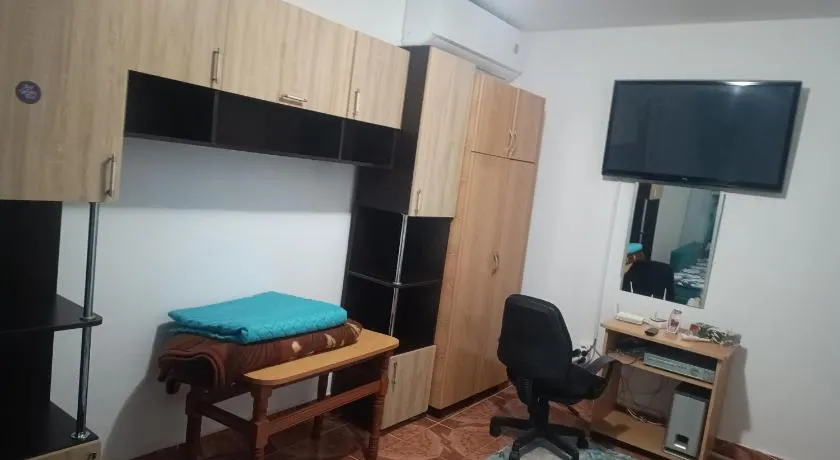 Apartament 2 camere Mangalia, parter-gradinita, 5 min de Portul Turistic - Image 1