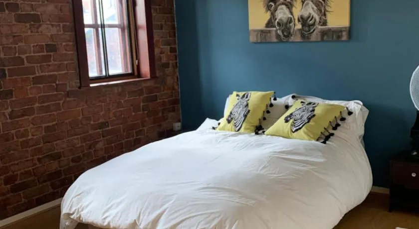 Boss Places Mathew St 2 Bed duplex 2 bed sleeps 6 - Image 1