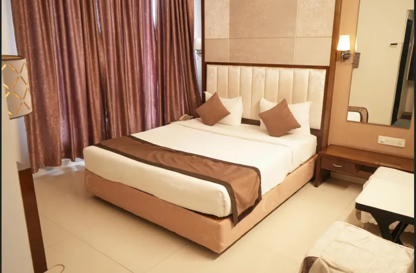 Hotel Silver Inn Mumbai - Image 1
