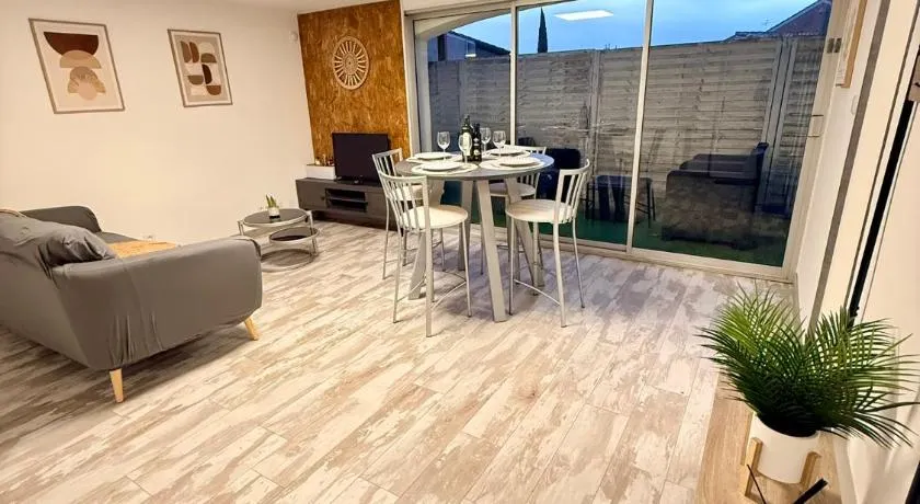 Chez Niko - Image 1