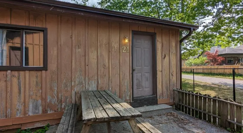 Tiny Wood Cottage 21 - Image 1