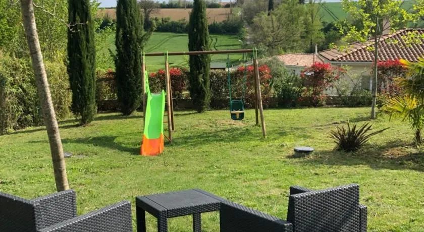 Suite indépendante au cœur d’un jardin arboré. - Image 1