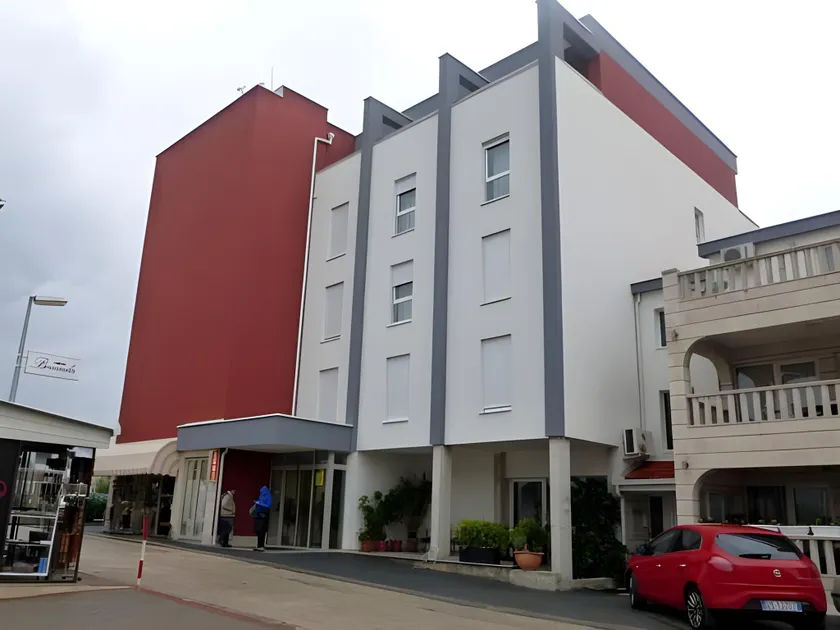 Hotel Dina - Image 1