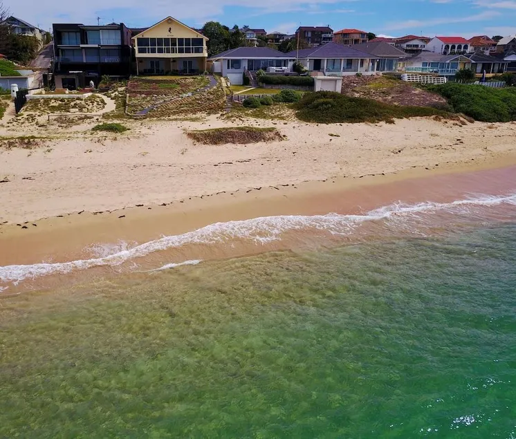 Al Mare Beachfront Retreat - Image 1