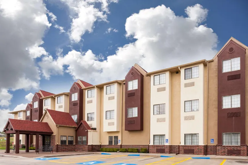 Days Inn by Wyndham near Kansas Speedway - Image 1