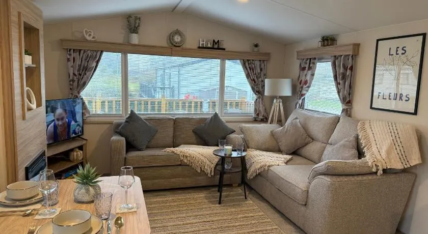 Riverside Haven - Image 1