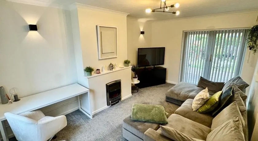 Spacious Comfortable 3-Bed Home - Private D… - Image 1