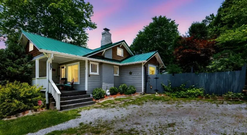 Candyland Cottage - Image 1