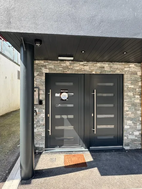 Uno in the City - Urban Boutique Accommodation - Image 1