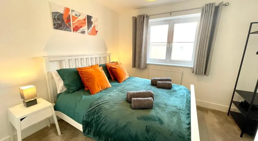New Modern 2 Bed with parking in BISHOPS STORTFORD, close to Stansted Airport! - Image 1
