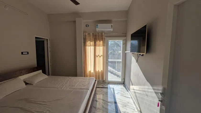 Ac room @ The Himalayan Vista | washing machine - Image 1