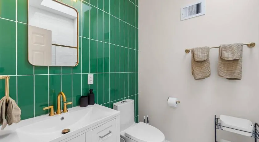 Elegant Home w Patio | In-Unit Laundry Near NYC - Image 1